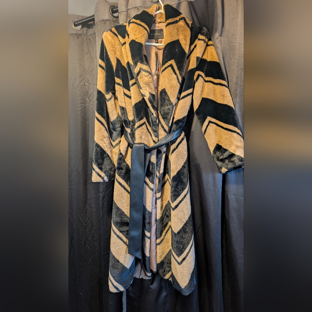 💙 BANANA REPUBLIC 💙 Chevron Stripe Faux Fur Coat - Black and Gold